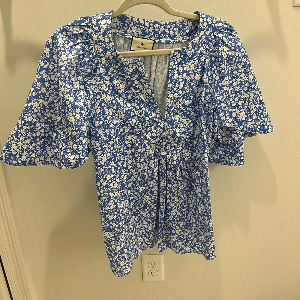 Size small tuckernuck blouse